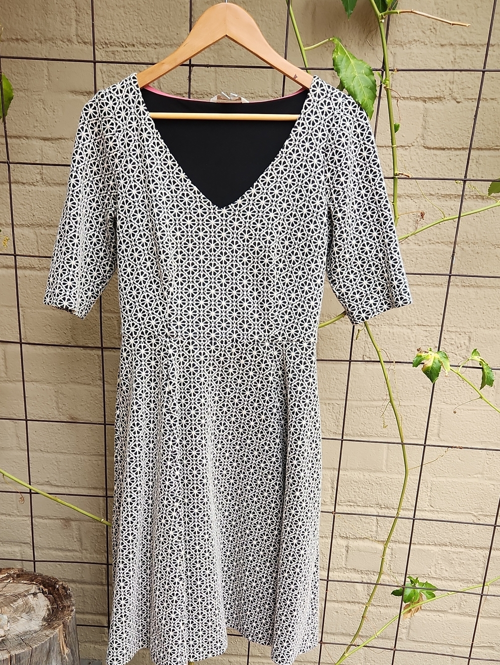 Boden Classic Black & White Patterned V-Neck Dress Size 8 Long